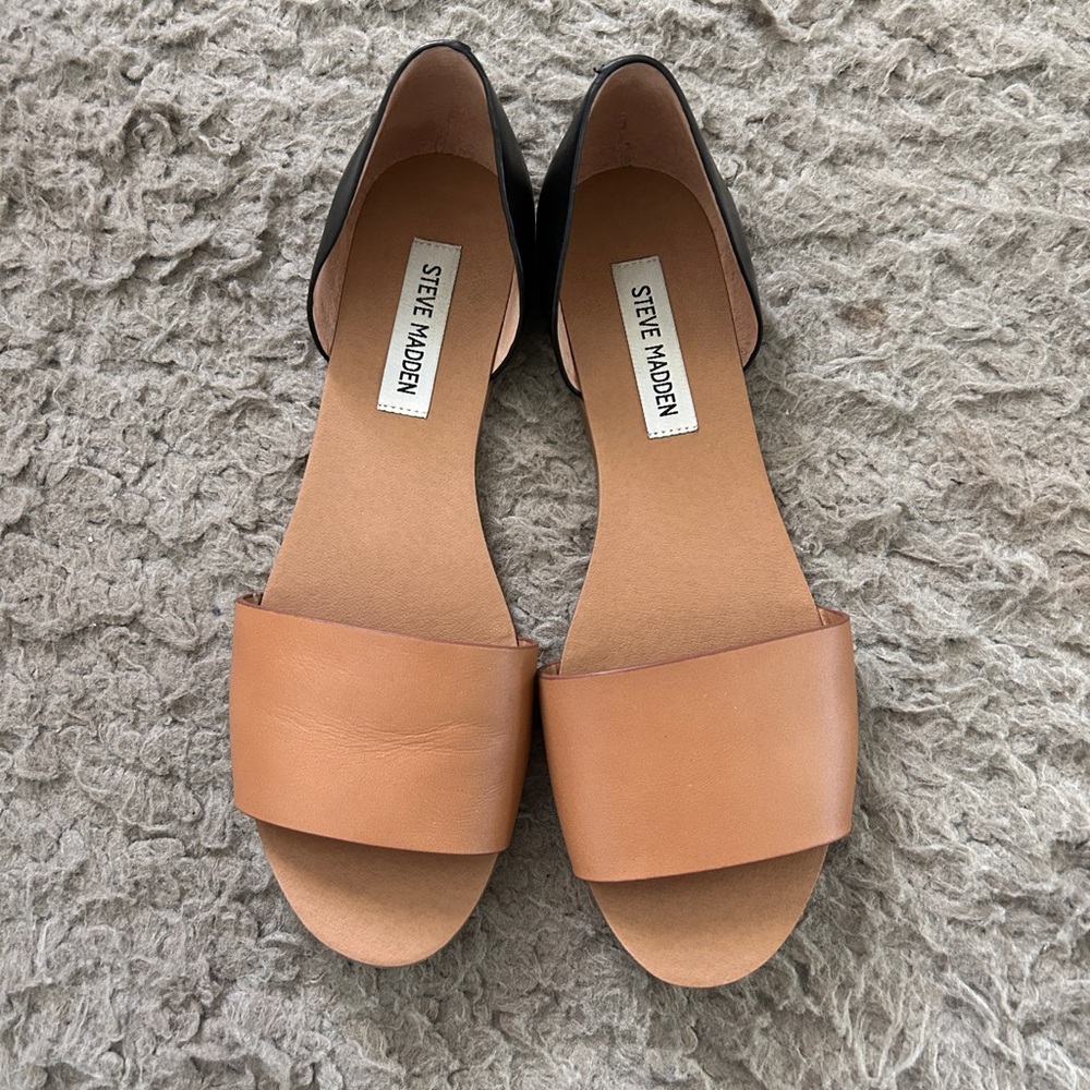 Steve Madden black and tan sandals 8.5